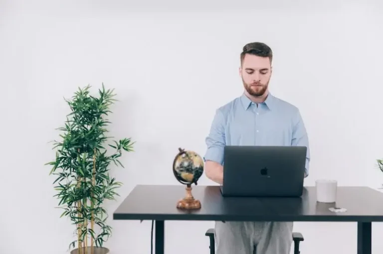 1692245958 how long should you stand at a standing desk